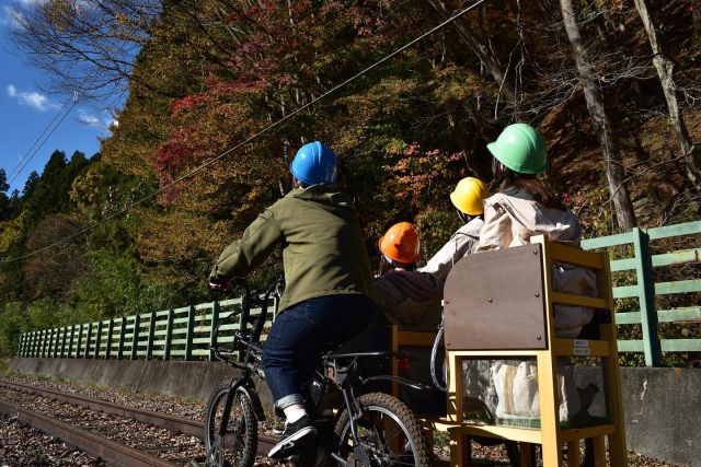 自転車型トロッコ アガッタン ｊｒ吾妻線廃線敷き 蘇るロストライン 新感覚のレールアトラクション あの樽沢トンネルを体験してみよう